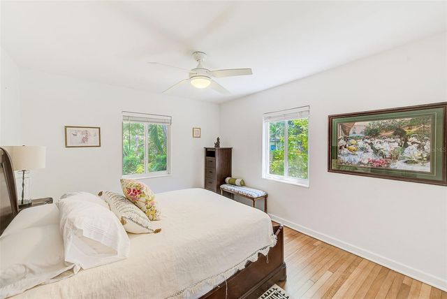 240-242 MATEO WAY NE, St Petersburg, FL 33704