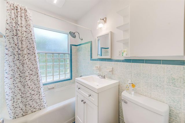 240-242 MATEO WAY NE, St Petersburg, FL 33704