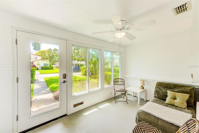 240-242 MATEO WAY NE, St Petersburg, FL 33704