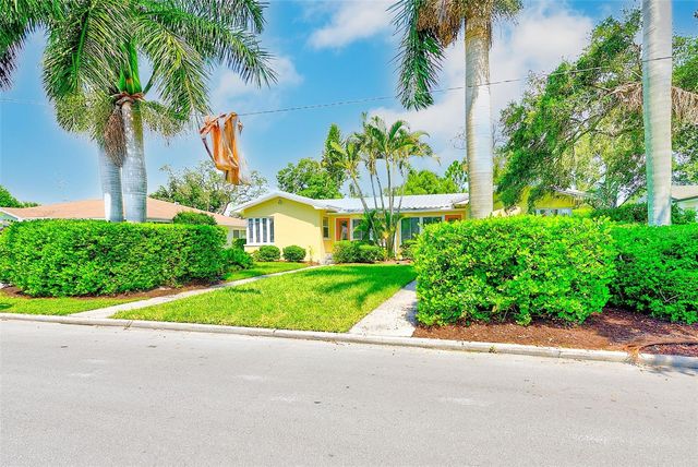 240-242 MATEO WAY NE, St Petersburg, FL 33704