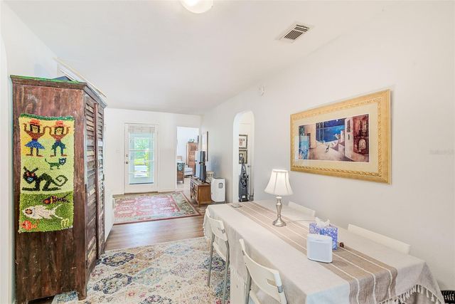 240-242 MATEO WAY NE, St Petersburg, FL 33704