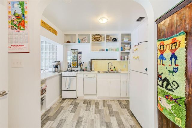 240-242 MATEO WAY NE, St Petersburg, FL 33704