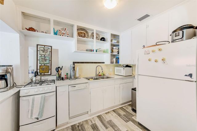 240-242 MATEO WAY NE, St Petersburg, FL 33704