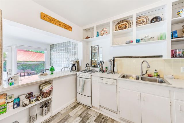 240-242 MATEO WAY NE, St Petersburg, FL 33704