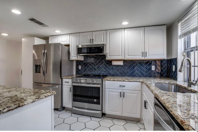 13340 Kit Lane A4, Dallas, TX 75240