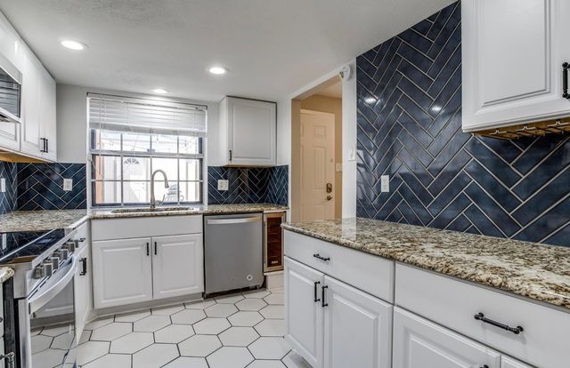 13340 Kit Lane A4, Dallas, TX 75240