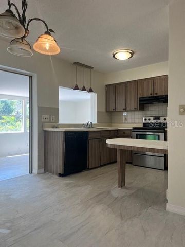 300 94TH AVENUE N, St Petersburg, FL 33702