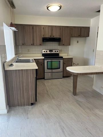 300 94TH AVENUE N, St Petersburg, FL 33702