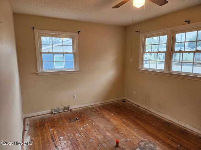 1010 E 7th Street, Washington, NC 27889