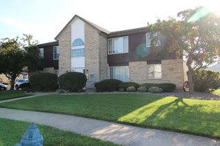1411 Berta Drive 2N, Crest Hill, IL 60403