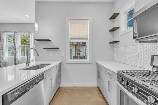 1079 Treaty Oaks Dr, Nashville, TN 37209