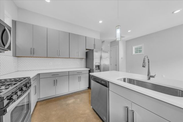 1079 Treaty Oaks Dr, Nashville, TN 37209