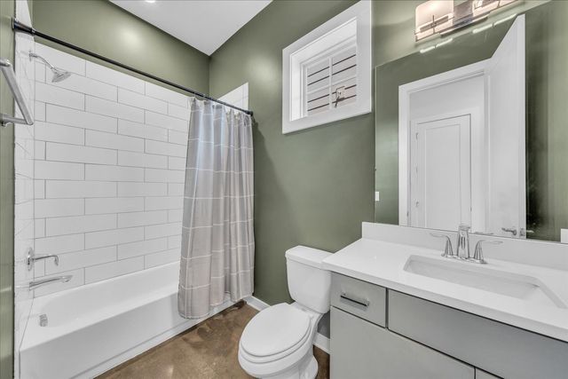 1079 Treaty Oaks Dr, Nashville, TN 37209