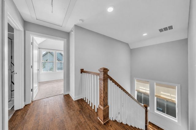 1079 Treaty Oaks Dr, Nashville, TN 37209