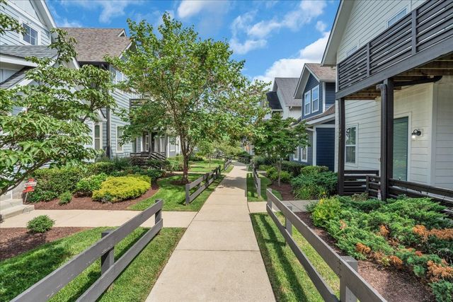 1079 Treaty Oaks Dr, Nashville, TN 37209