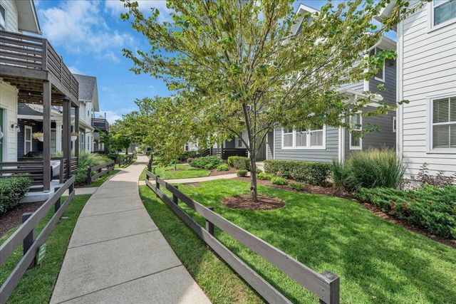 1079 Treaty Oaks Dr, Nashville, TN 37209