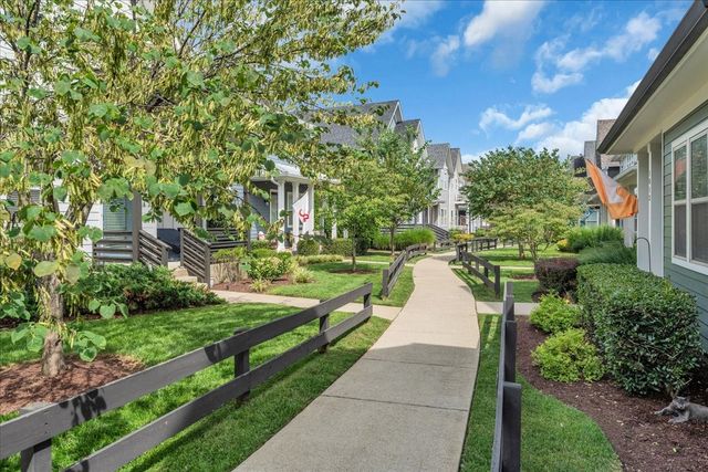 1079 Treaty Oaks Dr, Nashville, TN 37209