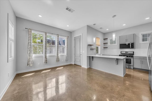 1079 Treaty Oaks Dr, Nashville, TN 37209