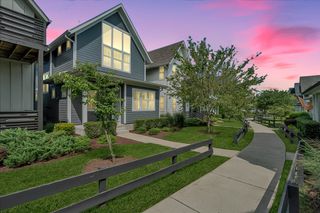 1079 Treaty Oaks Dr, Nashville, TN 37209