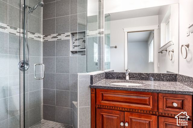 1556 E PETUNIA WAY, Sandy, UT 84092