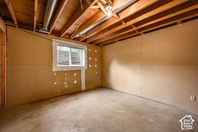 1556 E PETUNIA WAY, Sandy, UT 84092