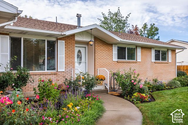 1556 E PETUNIA WAY, Sandy, UT 84092