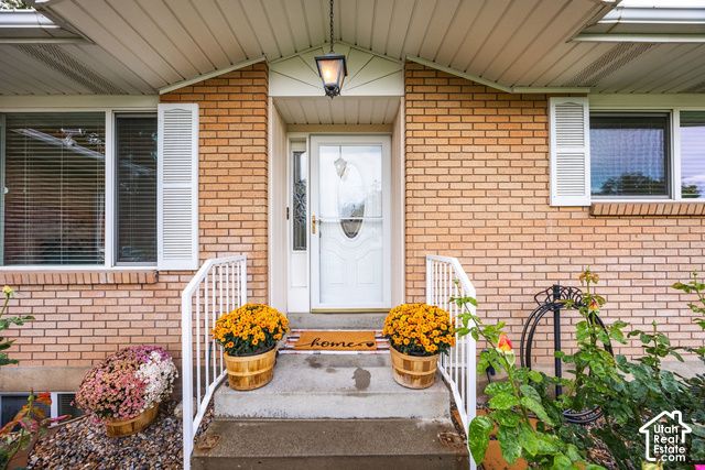 1556 E PETUNIA WAY, Sandy, UT 84092
