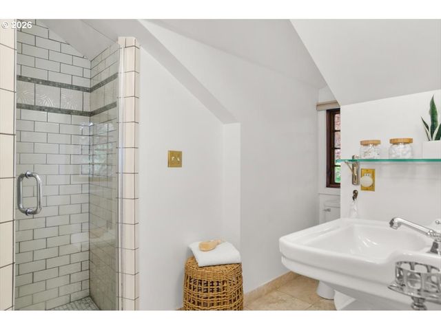 2614 Ne 24TH Ave, Portland, OR 97212