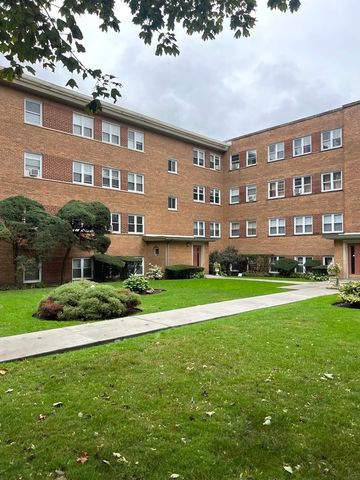 2431 W Lunt Avenue 1A, Chicago, IL 60645