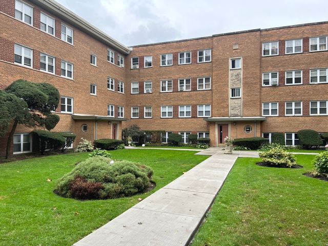 2431 W Lunt Avenue 1A, Chicago, IL 60645