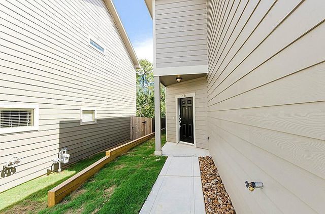 63 Woodland Hills Drive 1-B, Conroe, TX 77303