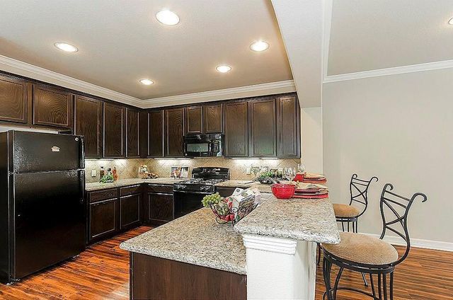 63 Woodland Hills Drive 1-B, Conroe, TX 77303