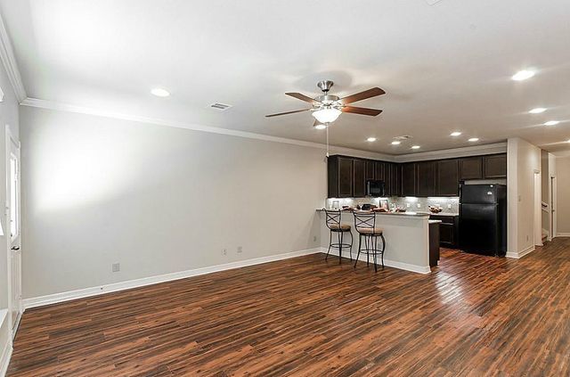 63 Woodland Hills Drive 1-B, Conroe, TX 77303