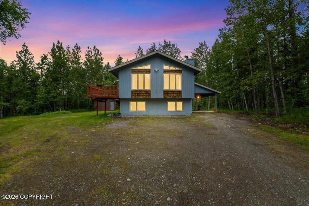201 W Ponderosa Loop, Wasilla, AK 99654