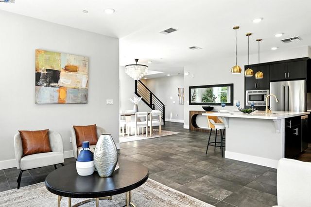 477 Mitchell Ave, Alameda, CA 94501