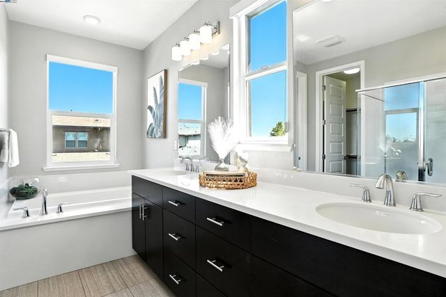 477 Mitchell Ave, Alameda, CA 94501