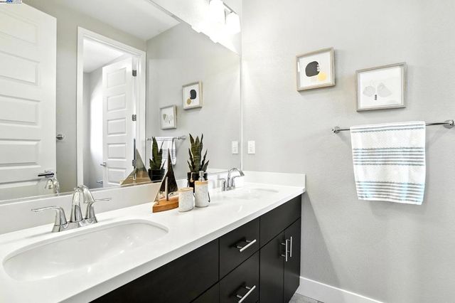 477 Mitchell Ave, Alameda, CA 94501