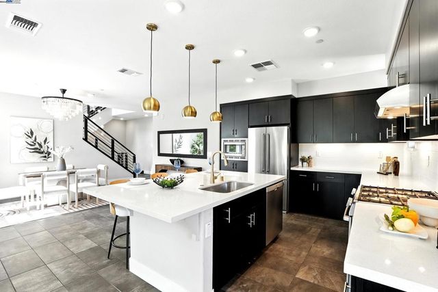 477 Mitchell Ave, Alameda, CA 94501