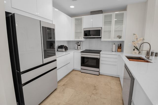 814 NE 19TH Avenue, Fort Lauderdale, FL 33304