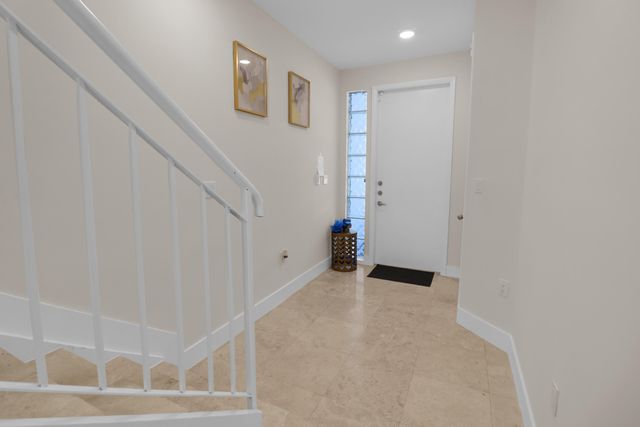 814 NE 19TH Avenue, Fort Lauderdale, FL 33304