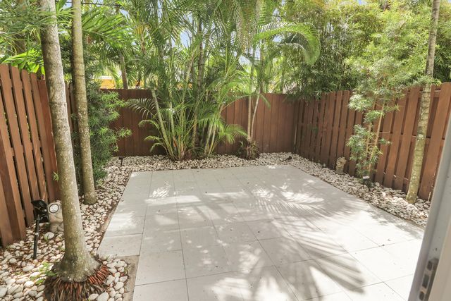 814 NE 19TH Avenue, Fort Lauderdale, FL 33304