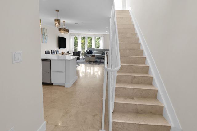 814 NE 19TH Avenue, Fort Lauderdale, FL 33304