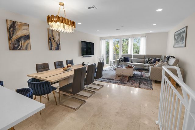 814 NE 19TH Avenue, Fort Lauderdale, FL 33304