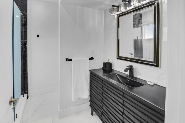 814 NE 19TH Avenue, Fort Lauderdale, FL 33304