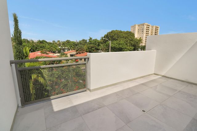 814 NE 19TH Avenue, Fort Lauderdale, FL 33304