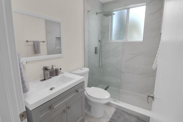 814 NE 19TH Avenue, Fort Lauderdale, FL 33304