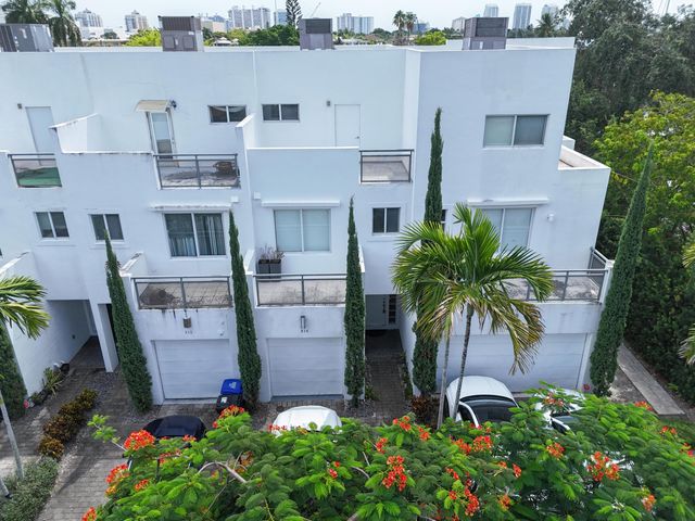 814 NE 19TH Avenue, Fort Lauderdale, FL 33304