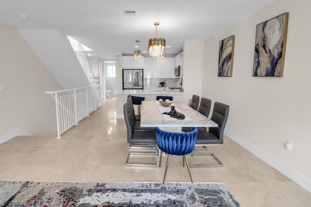 814 NE 19TH Avenue, Fort Lauderdale, FL 33304