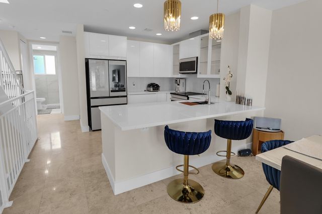 814 NE 19TH Avenue, Fort Lauderdale, FL 33304