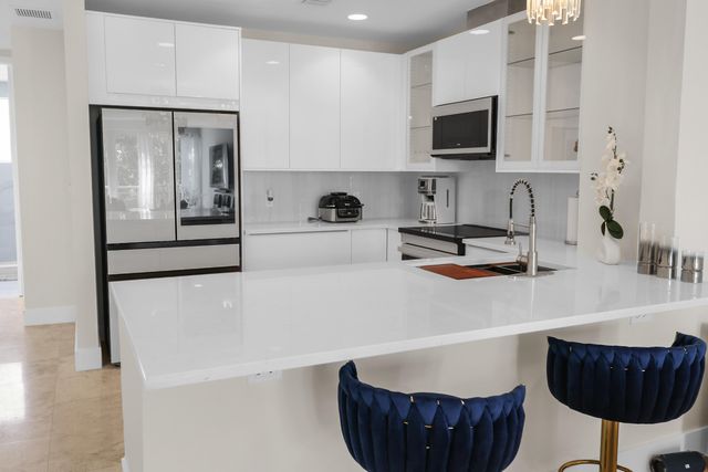 814 NE 19TH Avenue, Fort Lauderdale, FL 33304